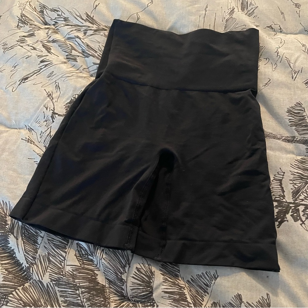 SKIMS Black High-Waisted Bike Shorts – XS – NWOT